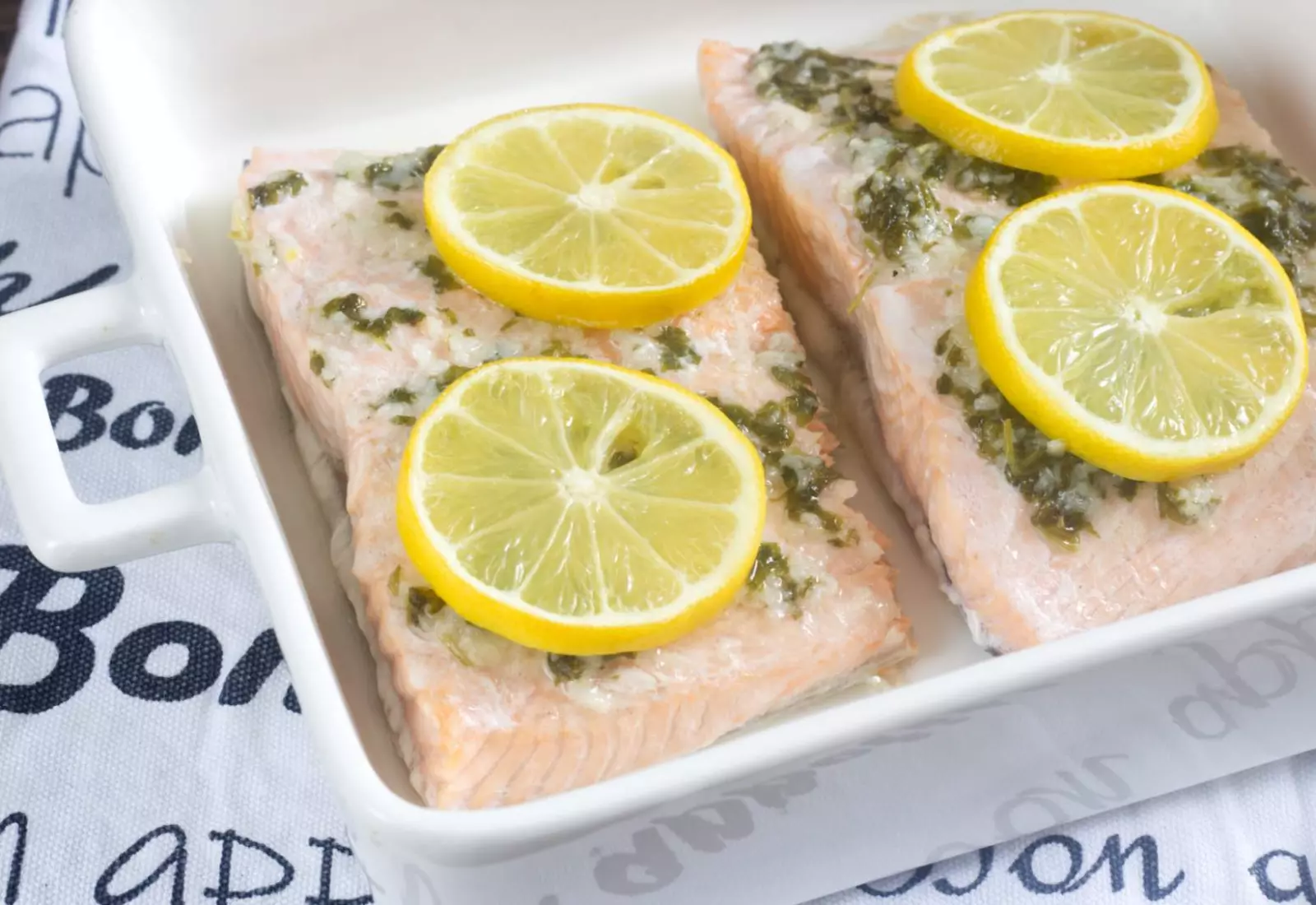 Losos s citrónem a česnekem