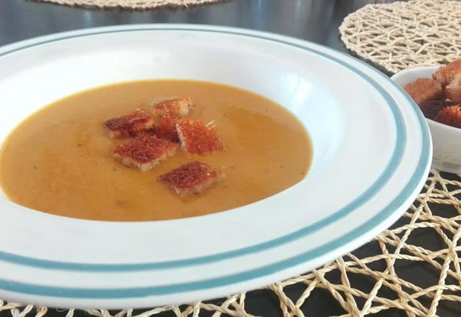 Krémová polévka z mrkve a červené čočky