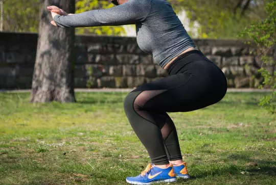 Pojďme na jaře cvičit ven: Jak pohyb venku pomáhá hubnout