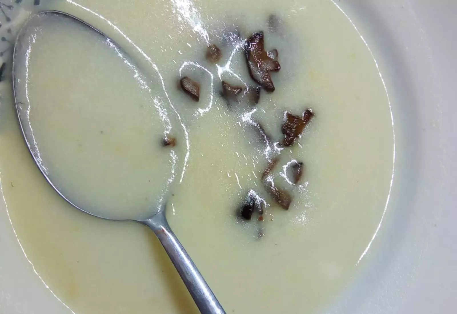 Bramborová krémová polévka s hříbky